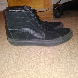 All black vans. Size 9 in woman.
